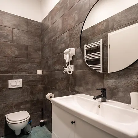 R38 Boutique Apartments, Location By Bqa